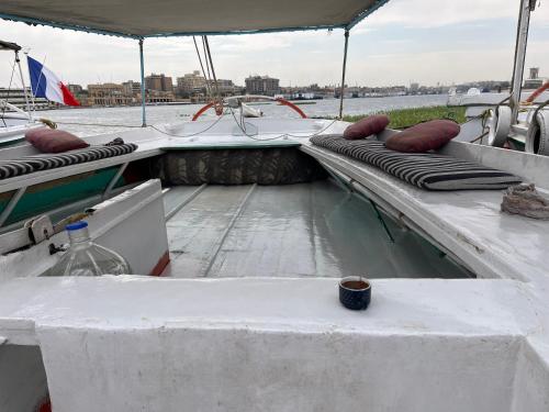 Balkón nebo terasa v ubytování Aswan felucca sailing boat