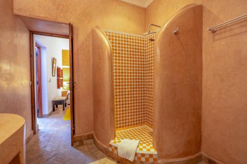 Ένα μπάνιο στο Riad Saba
