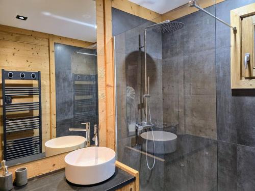 Un baño de Chalet K Jacuzzi et vue