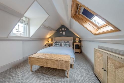 Postel nebo postele na pokoji v ubytování Penbryn-Bach