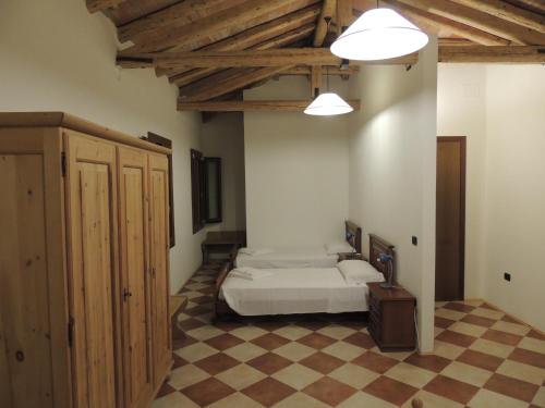 a bedroom with a bed in a room with wooden ceilings at La Via Antiga in Cittànova