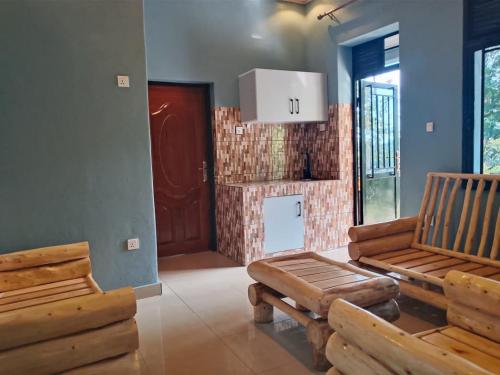 Gallery image of EAR KEN BARHAM GUESTHOUSE in Rwumba