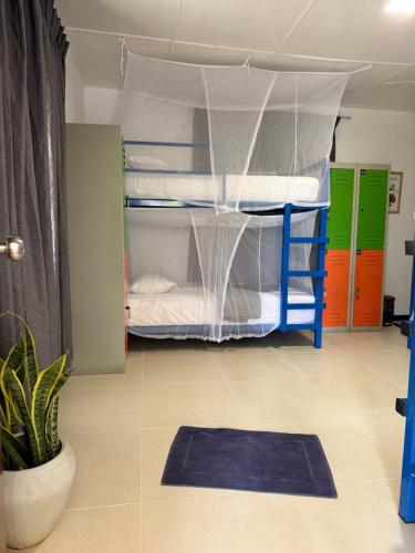 Postel nebo postele na pokoji v ubytování Hive Ella - Hostel