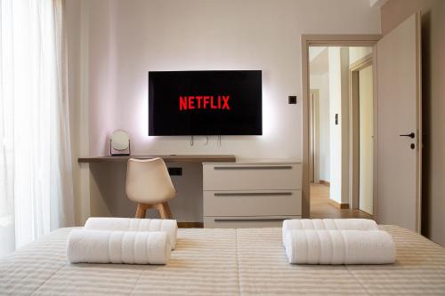 4th Floor Bright 2BR Retreat Near Acropolis