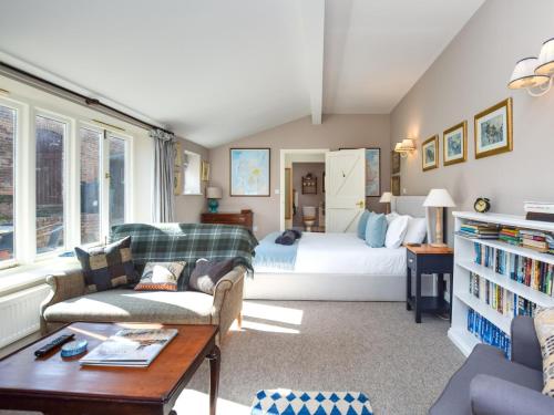 Ένα ή περισσότερα κρεβάτια σε δωμάτιο στο 1 Bed in Holt 90931