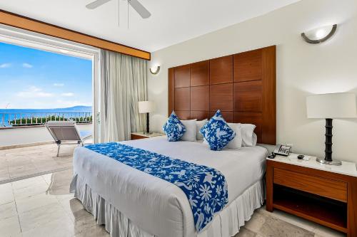 Postel nebo postele na pokoji v ubytování Grand Miramar A402