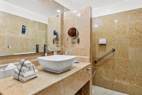 Koupelna v ubytování Grand Miramar A402