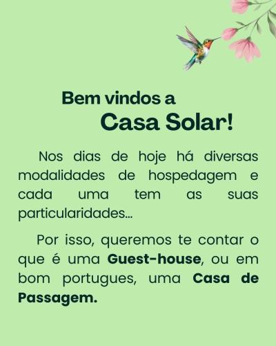 un poema con una abeja y flores en Casa Solar, en Florianópolis