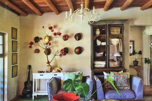 a living room with a purple couch and a chandelier at The Stanford Getaway Entire House - Pet Friendly in Stanford