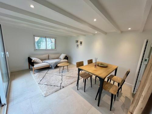 Χώρος καθιστικού στο Chaumière cosy proche bourg - Jardin - Campagne