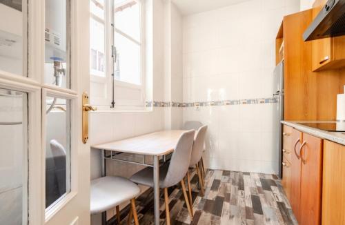 Kuchyň nebo kuchyňský kout v ubytování Apartamentos CENTRO