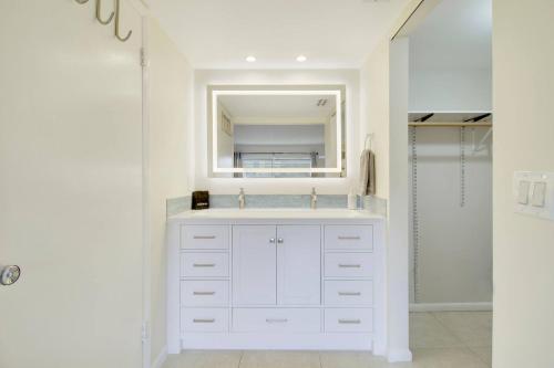 Bilik mandi di Steps To Beach! 4 Condos In 1- Perfect For Groups