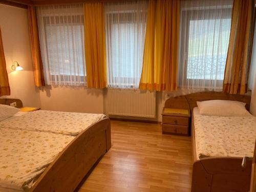 Letto o letti in una camera di Hatzlhof Appartements