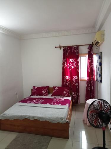 Postel nebo postele na pokoji v ubytování Appartement bonaberi bordure de route