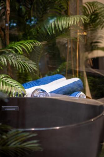 Сад в 360 Senda Tankah Private Tubs Tropical Luxury