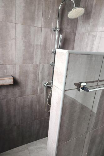 a shower with a glass door in a bathroom at A Casa do Encanto da Ana & Luis in Ponta do Sol