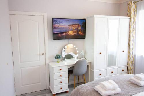 Ένα ή περισσότερα κρεβάτια σε δωμάτιο στο Bungalow Step Free Access - Close To The Beach