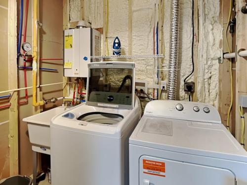 a laboratory with a machine and a washer at Hearthstone in McHenry