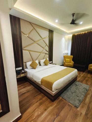 a bedroom with a large bed in a room at Ganges Blossom Luxury Stay in Haridwār