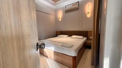 Ένα ή περισσότερα κρεβάτια σε δωμάτιο στο Sagar Tarang Beach Resort
