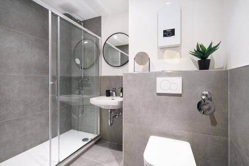 Ένα μπάνιο στο STAYTONA Parkplatz Balkon WLAN