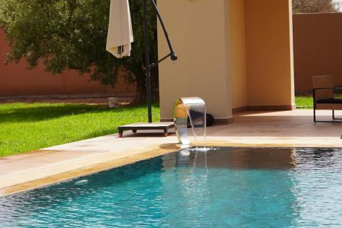 Bazén v ubytování Villa with Private Pool in Marrakech - Dar Mazar nebo v jeho okolí