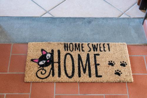 a home sweet home sign on a tile floor at Cozy Corner near Lucca in Chiesina Uzzanese