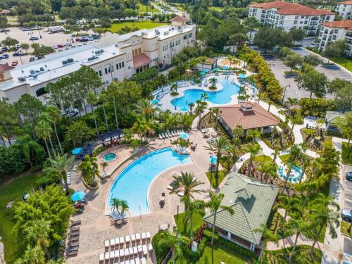 an aerial view of the pool at a resort at Vista Cay Inn in Orlando