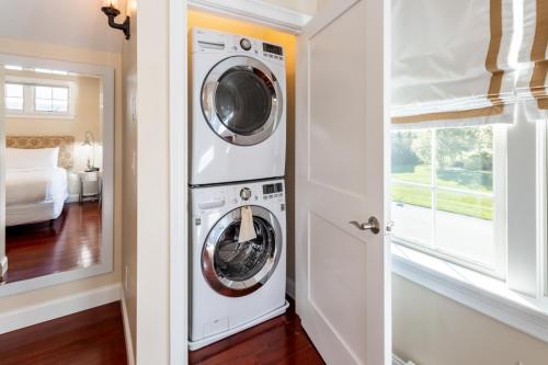 a washer and dryer in a room with a window at The East Island Reserve Hotel in Middletown