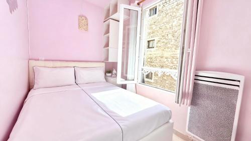 Pink Warm Studio near Arc de Triomphe