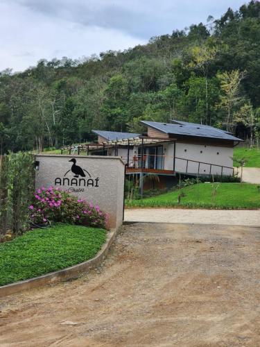 Landskap semula jadi dekat dengan rumah percutian
