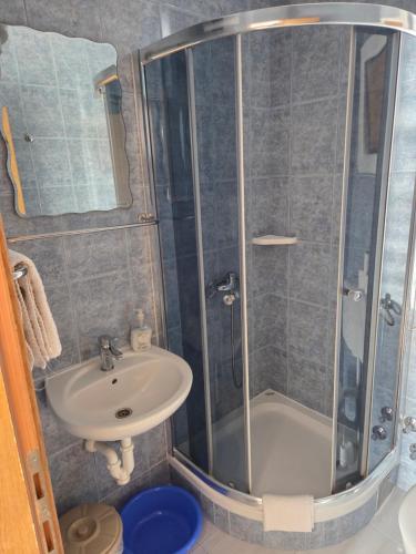 Koupelna v ubytování Apartmani Jopi