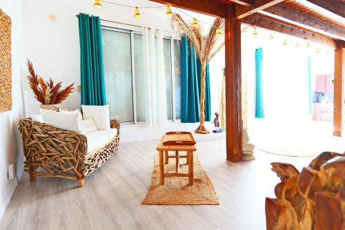 Ruang duduk di Studio Oasis Balinaise - Welkeys