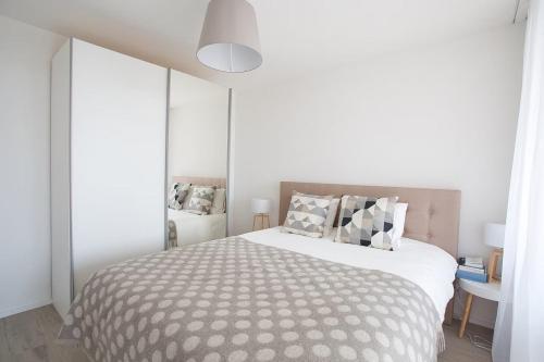 Penthouse 360 Lake View 2BR, large Terrace