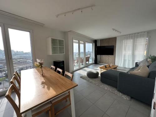 Penthouse 360 Lake View 2BR, large Terrace