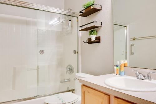 a bathroom with a shower and a sink and a toilet at Magic Retreat Orlando in Davenport