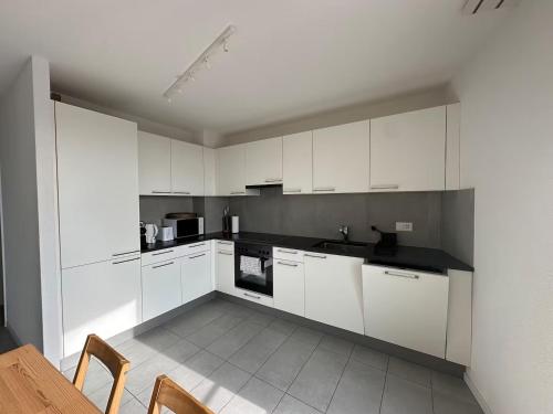 Penthouse 360 Lake View 2BR, large Terrace