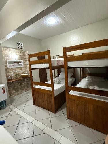 a room with two bunk beds in a room at Pousada Praiana Jericoacora in Jericoacoara