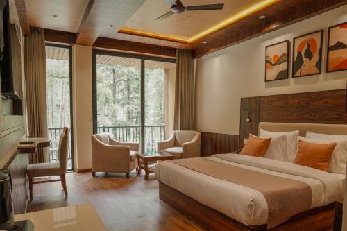 เตียงในห้องที่ North Deodar Resort, Kasol