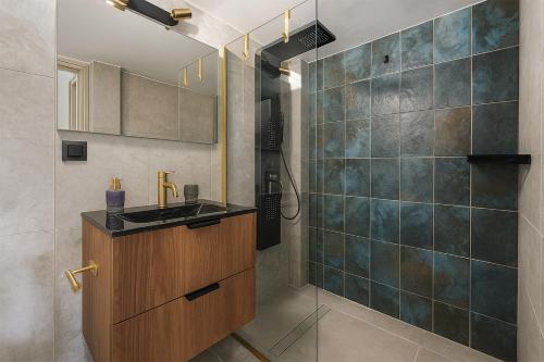 4th Floor Bright 2BR Retreat Near Acropolis