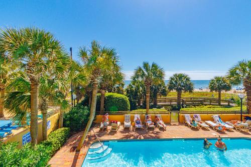 Πισίνα στο ή κοντά στο Relaxing Oceanfront Condo - Holiday Pavilion 211