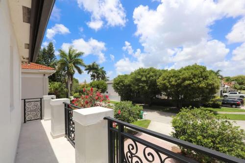 a balcony with a view of a parking lot at Miami home -15min from Kendall Exec Airport - Pool in Hammocks