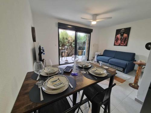 Confortable appartement rez de jardin- terrasse - parking