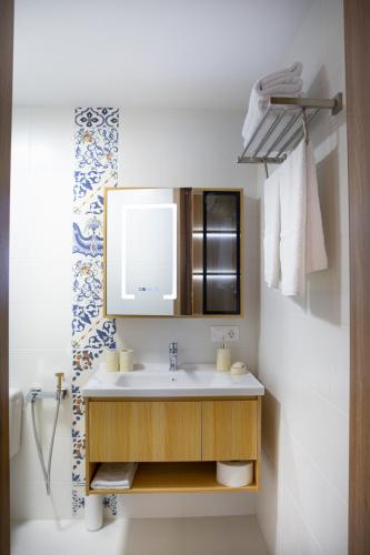 a bathroom with a sink and a mirror at Guesthouse Iago's Winery in Gorovani