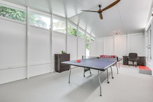 Imagen de la galería de Home Less Than 2 Mi to Hallandale Beach and Boat Rentals, en Hallandale Beach