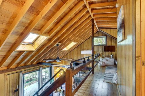 Φωτογραφία από το άλμπουμ του Less Than 1 Mi to Lake Cabin with Hot Tub in Greentown! σε Greentown
