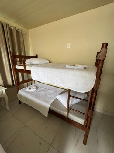 Ένα ή περισσότερα κρεβάτια σε δωμάτιο στο Residencial Lara 08