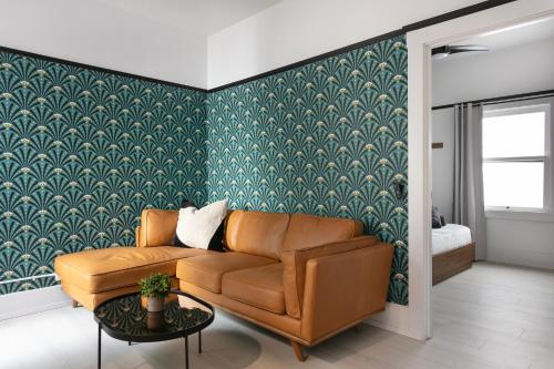 a living room with a couch and a green wall at La Ventana in San Diego