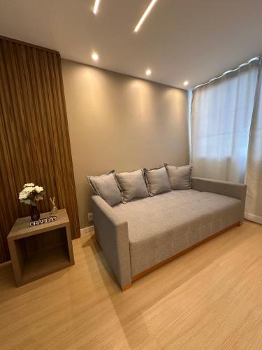 Ruang duduk di Flat completo no Edifício Prime - Centro de Itaboraí - com vista para praça central da cidade