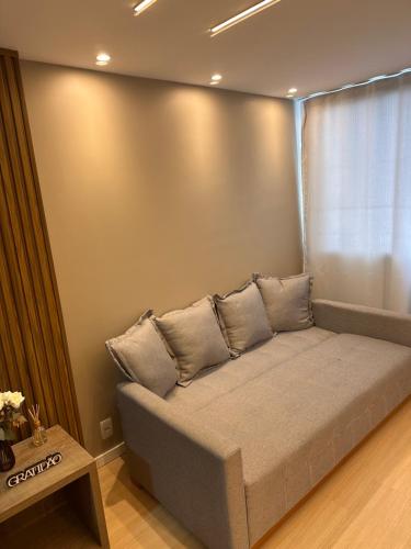 Ruang duduk di Flat completo no Edifício Prime - Centro de Itaboraí - com vista para praça central da cidade
